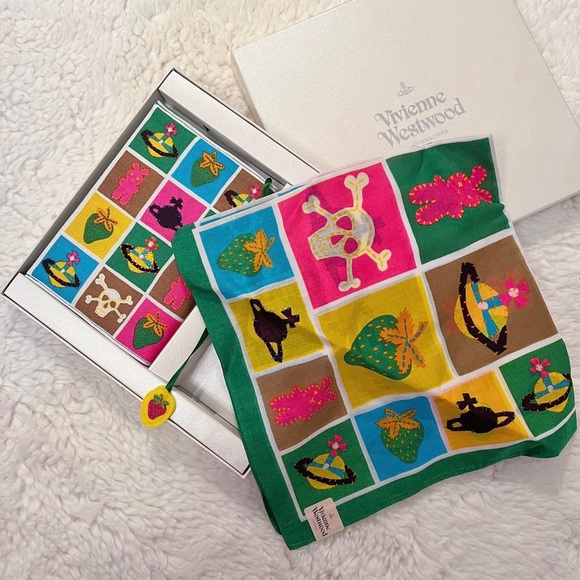 VIVIENNE WESTWOOD RAINBOW BUNNY SKULL GIFT SET - BANDANA + NOTEBOOK - Picture 2 of 5